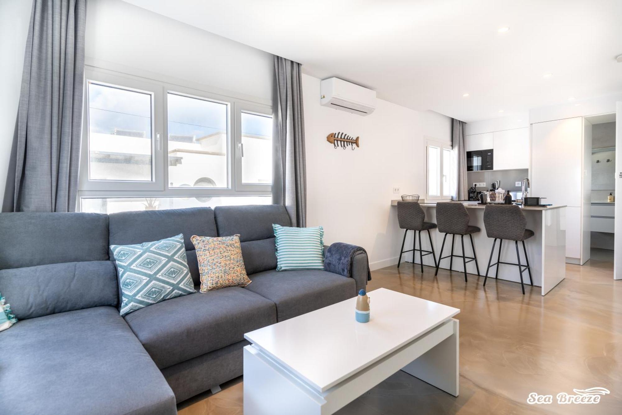2 Apartments Sea Breeze Фамара Екстериор снимка
