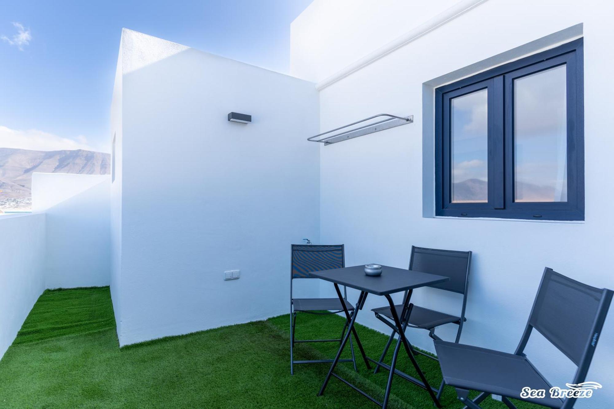 2 Apartments Sea Breeze Фамара Екстериор снимка