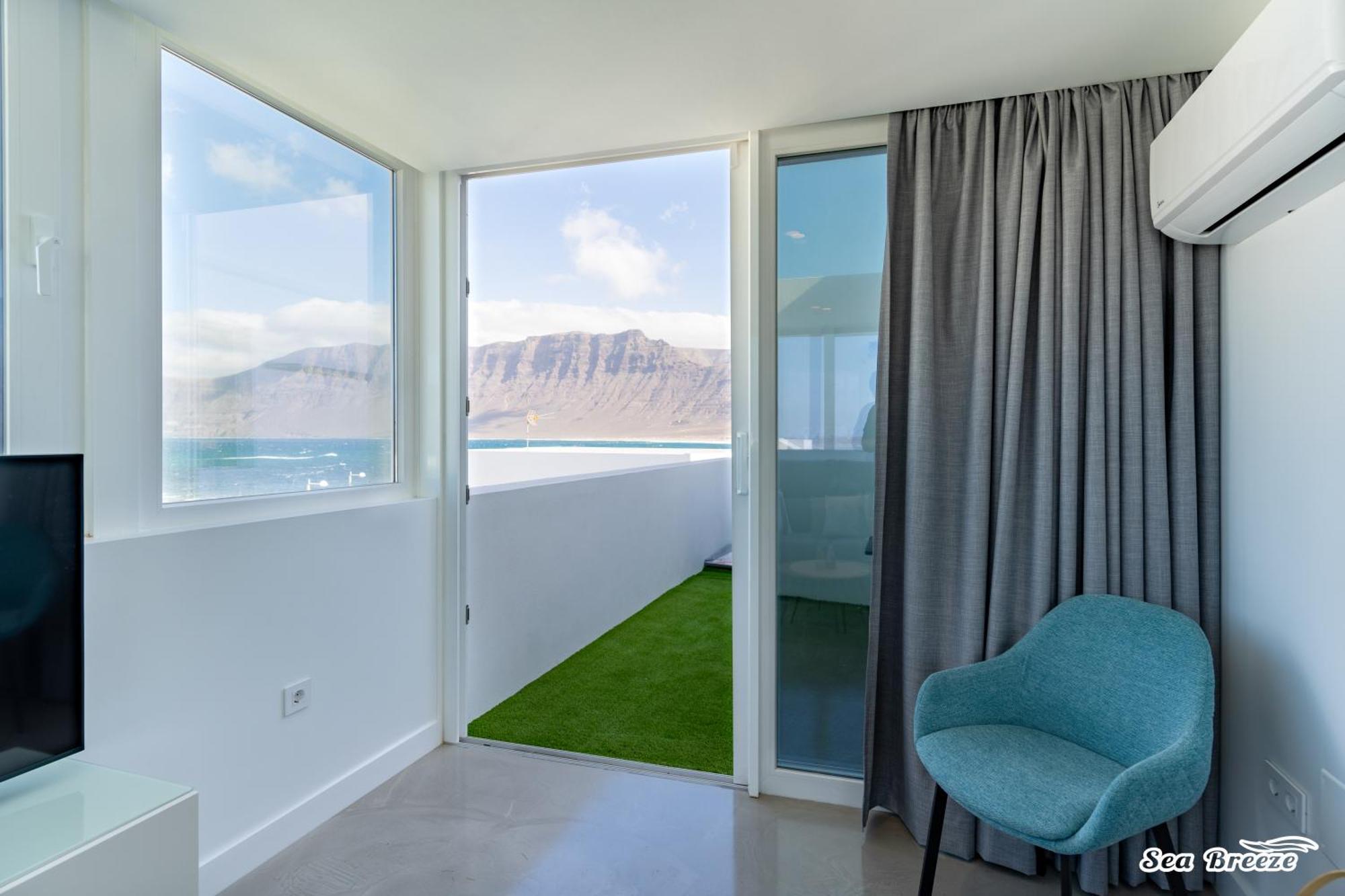 2 Apartments Sea Breeze Фамара Екстериор снимка